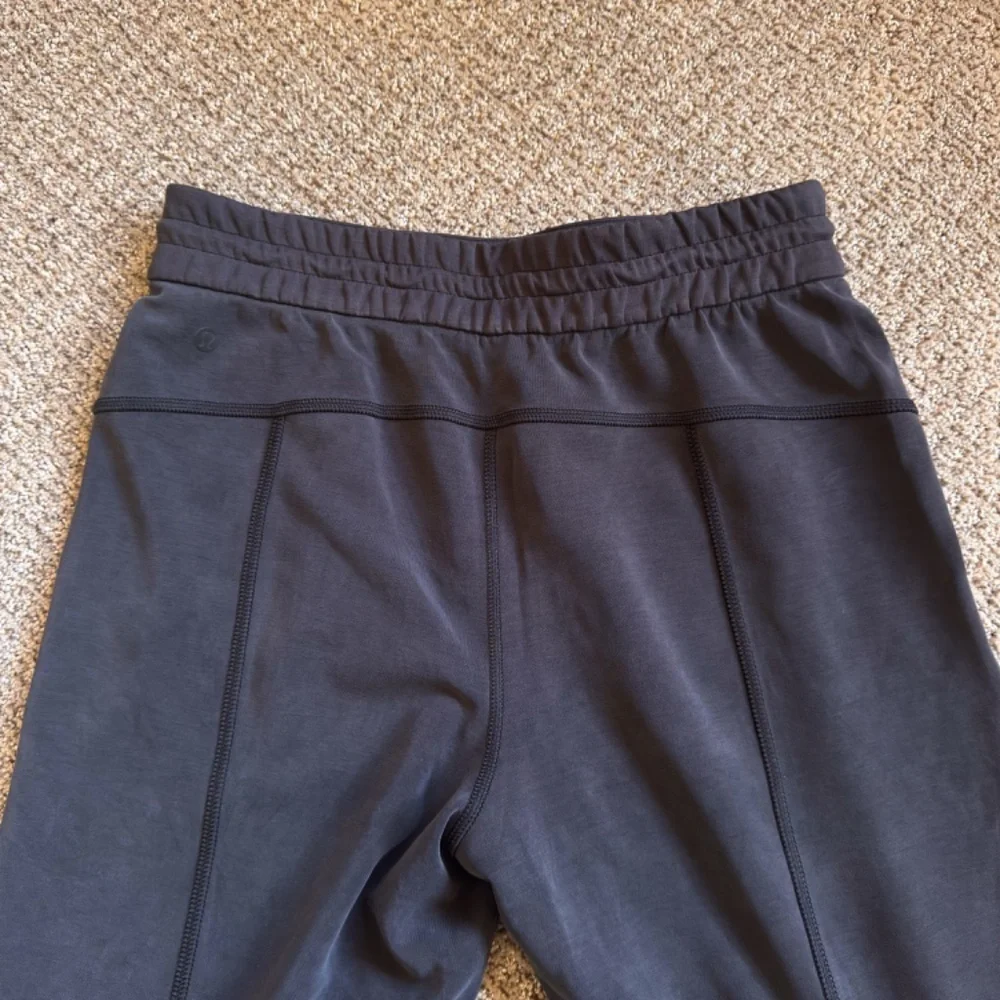 Lululemon Softstreme High-Rise Straight Leg Crop in washed black